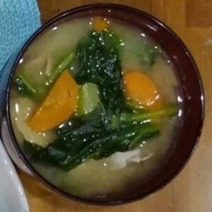 玉ねぎほうれん草味噌汁